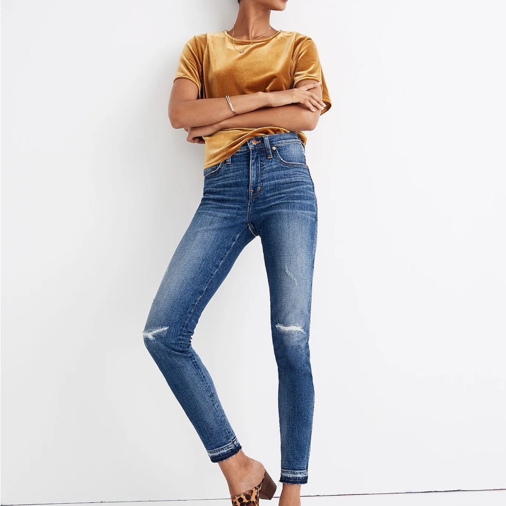 9" Mid-Rise Skinny Jeans in York Wash: Rip and Repair Edition size 25